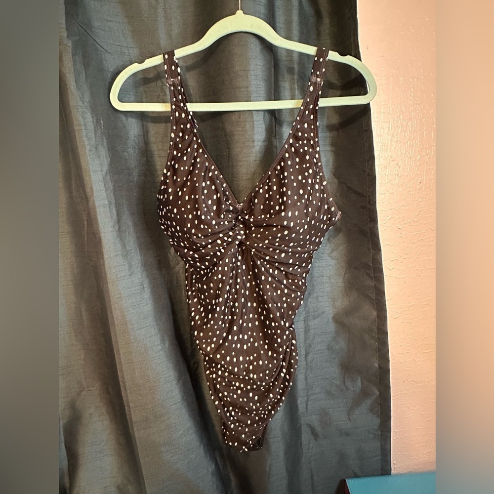 Holipick Black and White One Piece Swimsuit w/ Built in Bra & Tummy Control NWOT